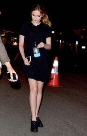 zoey-deutch-arrives-at-hillary-clinton-s-fundraiser-in-los-angeles-06-06-2016_5.jpg