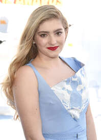 Willow-Shields--2015-MTV-Movie-Awards--04.jpg