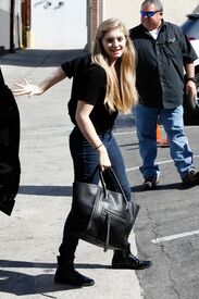willow-shield-at-dancing-with-the-star-rehearsal-in-hollywood-04-18-2015_4.jpg