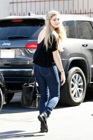 willow-shield-at-dancing-with-the-star-rehearsal-in-hollywood-04-18-2015_8.jpg