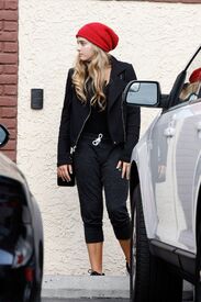 willow-shields-at-dwts-practice-in-studio-city-04-22-2015_8.jpg