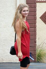 willow-shields-at-dwts-rehearsal-studio-in-hollywood-04-23-2015_3.jpg