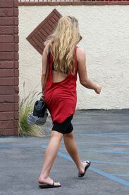 willow-shields-at-dwts-rehearsal-studio-in-hollywood-04-23-2015_5.jpg