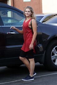 willow-shields-at-dwts-rehearsal-studio-in-hollywood-04-23-2015_8.jpg