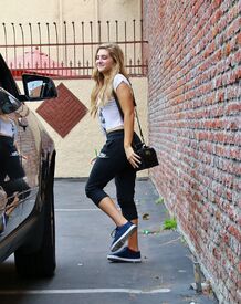 willow-shields-dwts-rehearsal-studio-in-hollywood-april-2015_10.jpg