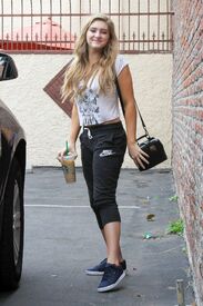 willow-shields-dwts-rehearsal-studio-in-hollywood-april-2015_6.jpg