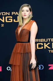 Willow-Shields--The-Hunger-Games-Mockingjay-Part-2-Premiere--02.jpg