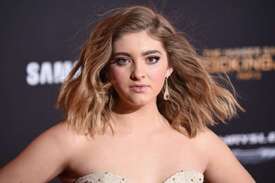 Willow-Shields--The-Hunger-Games-Mockingjay-Part-2-LA-Premiere--18.jpg