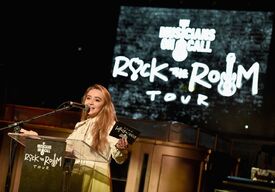 sabrina-carpenter-musicians-on-call-rock-the-room-tour-in-west-hollywood-december-2015_6.jpg