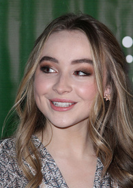 Sabrina-Carpenter--Peter-Pan-And-Tinker-Bell-A-Pirates-Christmas-Opening-Night--05.jpg