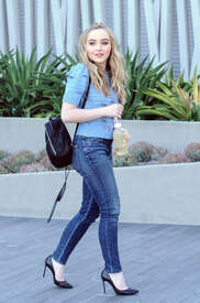 Sabrina-Carpenter--Arriving-at-the-Facebook-building--06.jpg