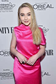 Sabrina-Carpenter--Vanity-Fair-LOreal-Paris-and-Hailee-Steinfeld-host-DJ-Night--03.jpg