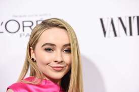 Sabrina-Carpenter--Vanity-Fair-LOreal-Paris-and-Hailee-Steinfeld-host-DJ-Night--05.jpg