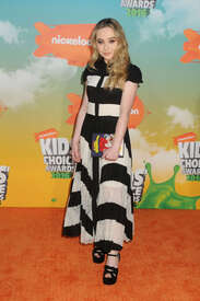 Sabrina-Carpenter--2016-Nickelodeon-Kids-Choice-Awards--05.jpg