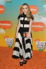 Sabrina-Carpenter--2016-Nickelodeon-Kids-Choice-Awards--06.jpg