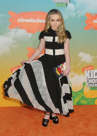 Sabrina-Carpenter--2016-Nickelodeon-Kids-Choice-Awards--09.jpg