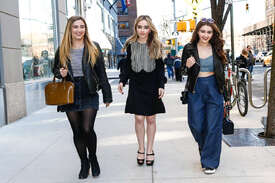 Sabrina-Carpenter--Out-and-about-in-New-York-City--02.jpg