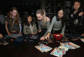 Sabrina-Carpenter--Denim-DIY-Event-at-Hollister--02.jpg