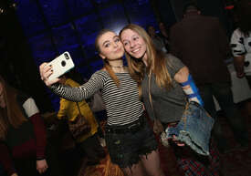 Sabrina-Carpenter--Denim-DIY-Event-at-Hollister--04.jpg