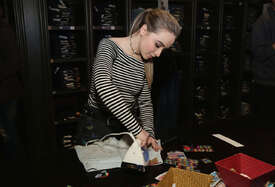 Sabrina-Carpenter--Denim-DIY-Event-at-Hollister--05.jpg