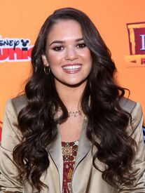 madison-pettis-at-the-lion-guard-return-of-the-roar-premiere-in-burbank-11-14-2015_11.jpg