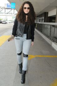 madison-pettis-arrives-at-los-angeles-international-airport-01-30-2016_10.jpg