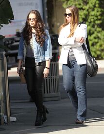 madison-pettis-out-and-abouit-in-los-angeles-04-01-2016_3.jpg