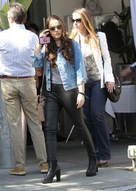 madison-pettis-out-and-abouit-in-los-angeles-04-01-2016_7.jpg