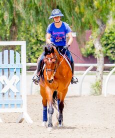 kaley-cuoco-at-horseback-riding-in-los-angeles-05-13-2016_4.jpg