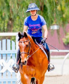 kaley-cuoco-at-horseback-riding-in-los-angeles-05-13-2016_5.jpg