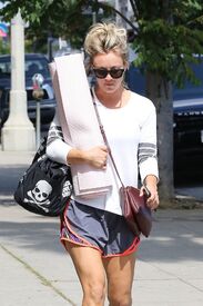 kaley-cuoco-heading-to-yoga-class-in-los-angeles-05-23-2016_10.jpg