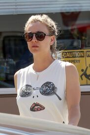 kaley-cuoco-out-and-about-in-reseda-05-29-2016_13.jpg