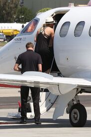 kaley-cuoco-boarding-at-a-private-jet-in-van-nuys-06-20-2016_13.jpg