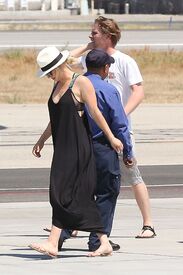 kaley-cuoco-boarding-at-a-private-jet-in-van-nuys-06-20-2016_7.jpg