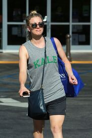kaley-cuoco-shopping-at-gelson-s-market-in-los-angeles-06-23-2016_12.jpg