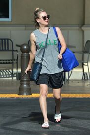 kaley-cuoco-shopping-at-gelson-s-market-in-los-angeles-06-23-2016_14.jpg