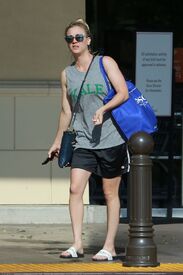 kaley-cuoco-shopping-at-gelson-s-market-in-los-angeles-06-23-2016_16.jpg