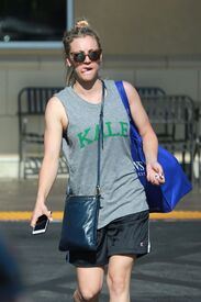 kaley-cuoco-shopping-at-gelson-s-market-in-los-angeles-06-23-2016_8.jpg