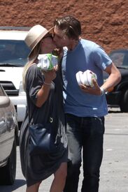 kaley-cuoco-out-shopping-in-encino-06-27-2016_3.jpg