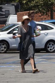 kaley-cuoco-out-shopping-in-encino-06-27-2016_9.jpg