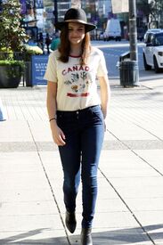 bailee-madison-out-and-about-in-vancouver-04-01-2016_4.jpg