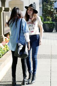 bailee-madison-out-and-about-in-vancouver-04-01-2016_6.jpg