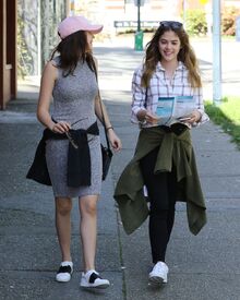 bailee-madison-and-mckayley-miller-out-in-vancouver-04-02-2016_12.jpg