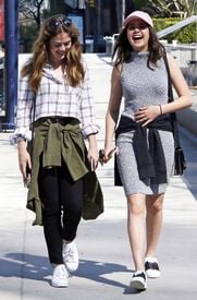 bailee-madison-and-mckayley-miller-out-in-vancouver-04-02-2016_8.jpg