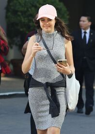 bailee-madison-is-all-smiles-leaving-het-hotel-in-vancouver-4-11-2016-2.jpg