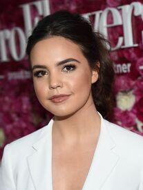 bailee-madison-mother-s-day-world-premiere-in-los-angeles-13.jpg