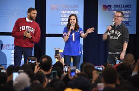 bailee-madison-2016-college-signing-day-in-new-york-city-april-2016-8.jpg