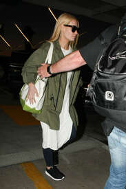 Iggy-Azalea---Arrives-at-LAX-Airport--03.jpg