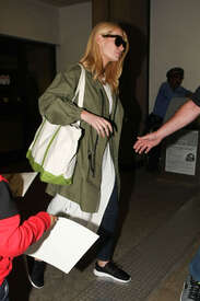 Iggy-Azalea---Arrives-at-LAX-Airport--05.jpg