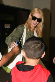 Iggy-Azalea---Arrives-at-LAX-Airport--06.jpg